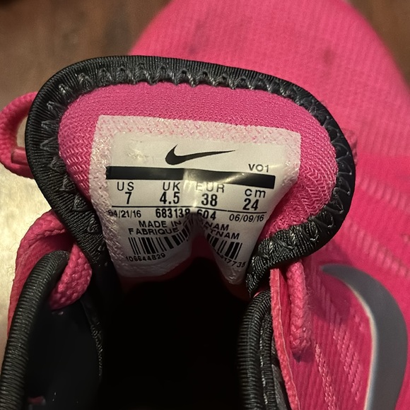 Nike Gym Shoes - Picture 4 of 4